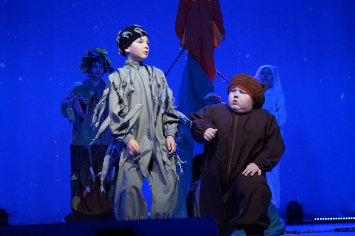 18 марта 2023 г. в МАУ «Дом Молодежи» состоялась премьера спектакля «Ежик и Медвежонок»